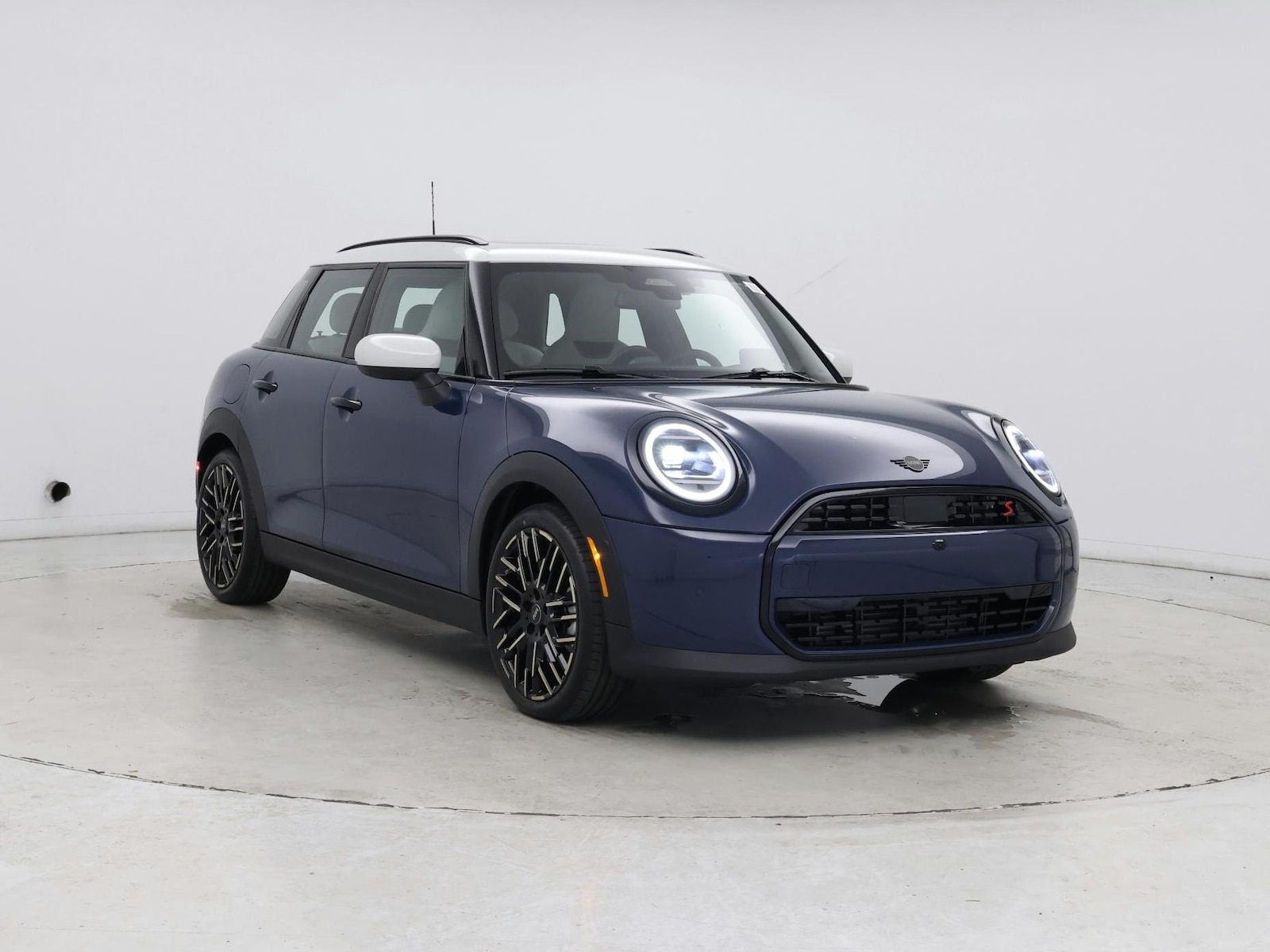 mini 5 door 2027 WMW53GD0XV2Z02924 image mini 5 door 2027 WMW53GD0XV2Z02924 image